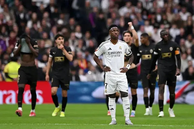 Vinicius and Real Madrid face whistles from fans at the Santiago Bernabeu vs Valencia
